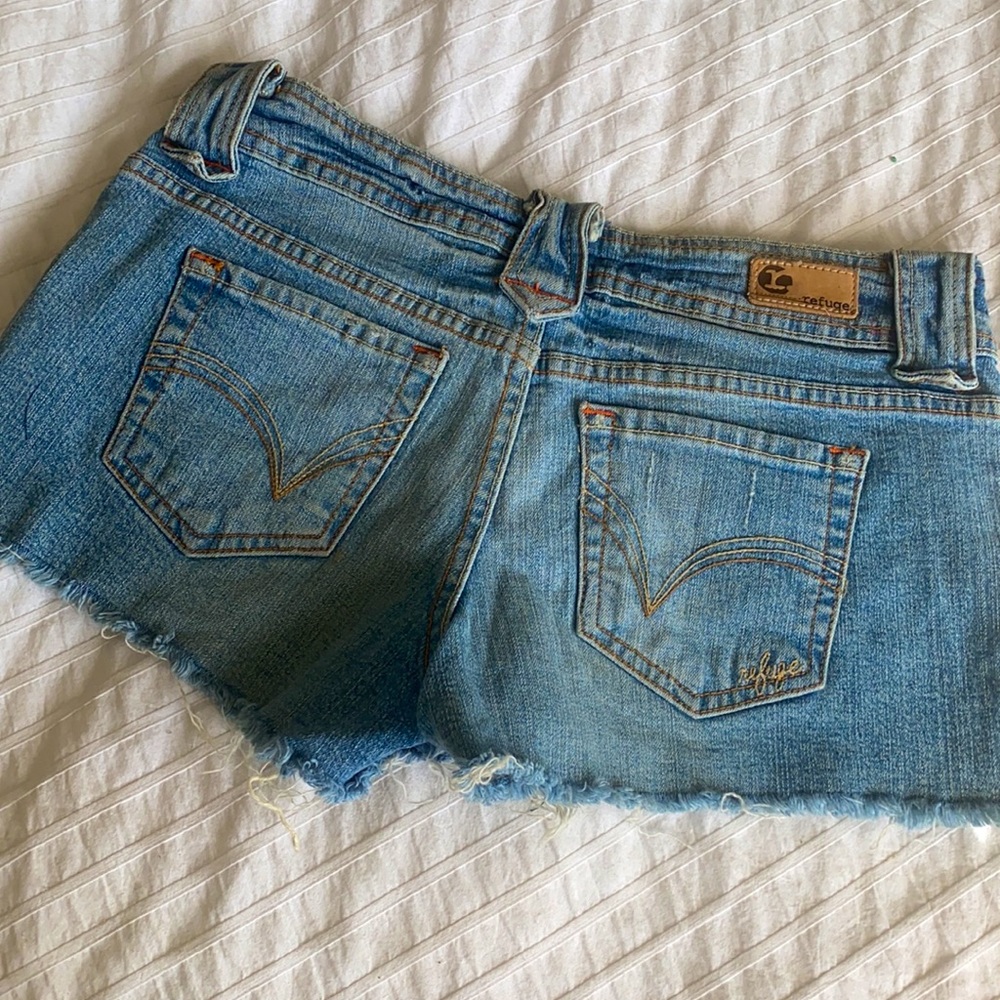 💙 REFUGE Jean Shorts 💙 - Picture 3 of 5